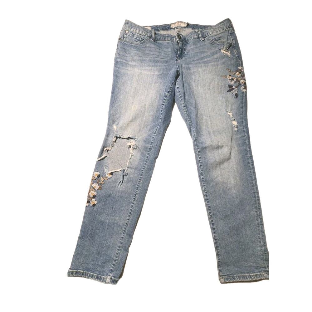 TORRID Sz. 14 Jeans Women's Boyfriend Floral Embroidered Cut/ Holely Distressed